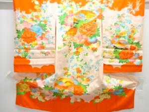 貝桶に草花模様刺繍子供着物